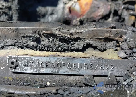 2006 Toyota Camry Solara Sle z USA, uszkodzony, nr VIN 4T1CE30P06U567822